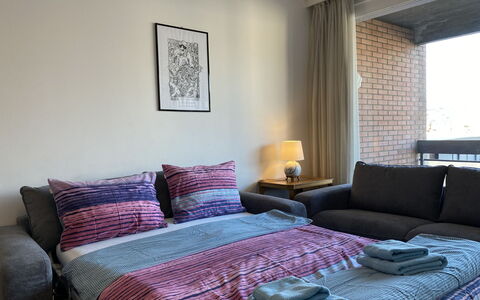 App. Paradiso: Møbel, Ejendom, Komfort, Azure, Træ, Billedramme, Pude, Indretning, Textile, Belysning