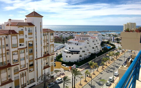 Bellavista del Puerto: Sky, Himmel, Bygning, Daytime, Vindue, Vand, Azure, Urban Design, Bil, Krop Af Vand