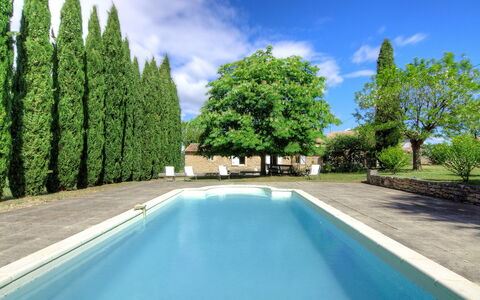 Gite Curel: Vand, Sky, Himmel, Plante, Daytime, Ejendom, Natur, Azure, Træ, Naturlige Landskab