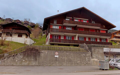 Chalet Beausite: Himmel, Bygning, Ejendom, Vindue, Plante, Hus, Land Lot, Urban Design, Bil, Asfalt