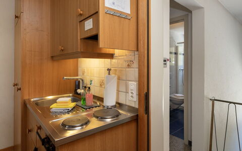 Chalet Beausite: Træ, Indretning, Møbel, Gulvbelægning, Countertop, Etage, Køkken, Håndvask, Cabinetry, Værelse