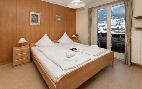 Chalet Beausite: Træ, Møbel, Indretning, Soveværelse, Seng, Loft, Sengetøj, Værelse, Bed Frame, Sengetøj