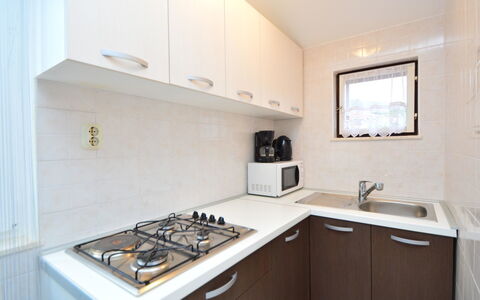 Johanna: Countertop, Cabinetry, Ejendom, Køkkenvask, Gaskomfur, Håndvask, Køkken, Cooktop, Køkken Apparat, Komfur