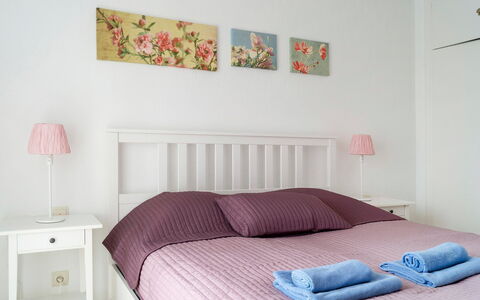 Villas de Madrid: Møbel, Ejendom, Hvid, Komfort, Azure, Træ, Rektangel, Textile, Indretning, Maling