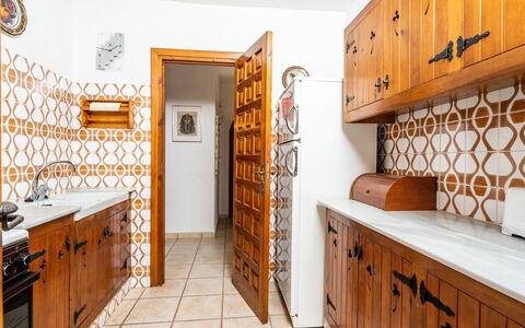 Zindel: Cabinetry, Møbel, Ejendom, Skuffe, Træ, Orange, Belysning, Indretning, Køkken, Gulvbelægning