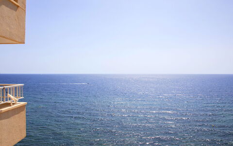 Orellana: Vand, Himmel, Bygning, Horisont, Træ, Hus, Vindue, Urban Design, Ocean