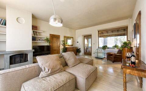 Villa Piazza Della Fortezza: Ejendom, Stue, Værelse, Møbel, Indretning, Bygning, Ejendom, Hjem, Hus, Etage