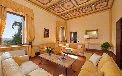 Villa Rocchi: Værelse, Loft, Indretning, Ejendom, Stue, Møbel, Bygning, Ejendom, Suite, Væg