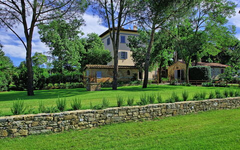 Villa Marietta: Hus, Ejendom, Hjem, Estate, Naturlige Landskab, Træ, Arkitektur, Græs, Lawn, Himmel