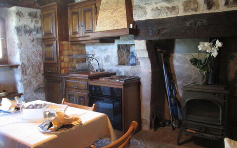 Le Pigeonnier: Møbel, Bord, Stol, Træ, Bygning, Cabinetry, Køkken, Indretning, Stue, Etage