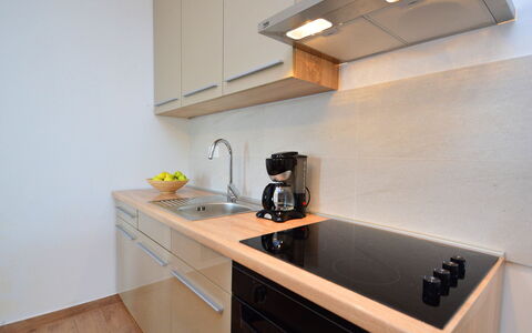 Medulin Ližnjan 116: Tap, Køkkenvask, Cabinetry, Countertop, Ejendom, Håndvask, Komfur, Sanitærarmatur, Køkken Apparat, Køkken