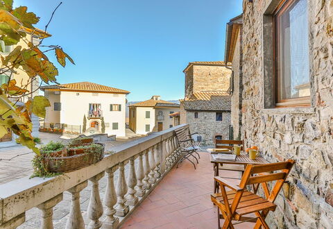 Il Pigionale: Ejendom, Bygning, Stad, Gul, Ejendom, Hus, Azure, Himmel, Hjem, Ferie