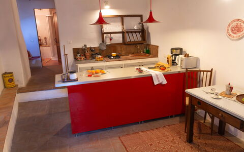 La Miccia: Møbel, Gulvbelægning, Indretning, Køkken, Countertop, Belysning, Etage, Cabinetry, Værelse, Køkken Apparat