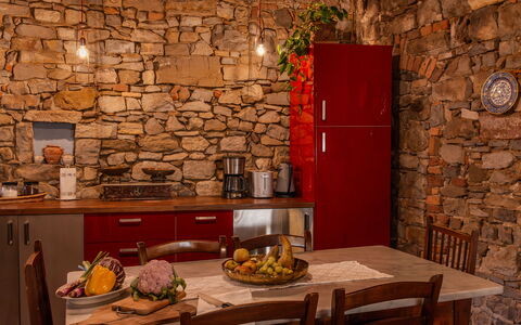 Casa Di Vignolo: Væg, Møbel, Indretning, Gulvbelægning, Køkken, Stenmur, Værelse, Cabinetry, Loft, Countertop