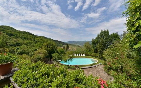 Villa Lucolena: Naturlige Landskab, Natur, Ejendom, Vandressourcer, Naturreservat, Ødemark, Ejendom, Himmel, Estate, Botanik