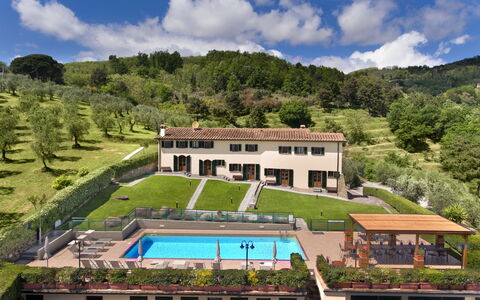 Sughera Villa: Ejendom, Estate, Naturlige Landskab, Bygning, Hill Station, Hus, Mansion, Svømmepøl, Arkitektur, Ejendom