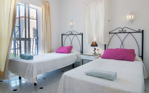 Villa Pueblo Jara: Møbel, Ejendom, Bygning, Dekoration, Komfort, Vindue, Textile, Bed Frame, Indretning