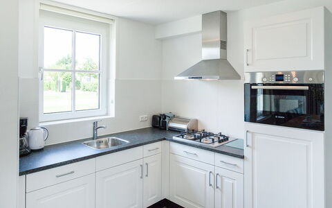 Noordwijk 710: Cabinetry, Køkkenvask, Ejendom, Countertop, Håndvask, Vindue, Hvid, Køkken, Tap, Bygning