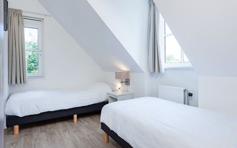 Noordwijk 710: Møbel, Bygning, Komfort, Vindue, Azure, Træ, Textile, Seng, Skygge, Bed Frame