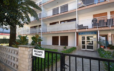 Salou 353: Plante, Bygning, Ejendom, Vindue, Urban Design, Træ, Ejerlejlighed, Kvarter, Boligområde, Facade