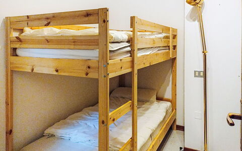 La Romantica: Køjeseng, Træ, Seng, Soveværelse, Gulvbelægning, Etage, Indretning, Sengetøj, Sengetøj, Bed Frame