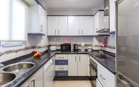 Apartamentos Pueblo Valleverde: Ejendom, Værelse, Countertop, Køkken, Cabinetry, Møbel, Gul, Bygning, Indretning, Ejendom