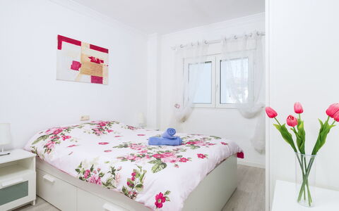 Apartamentos Pueblo Valleverde: Soveværelse, Seng, Værelse, Møbel, Sengetøj, Ejendom, Sengetøj, Lyserød, Bed Frame, Indretning