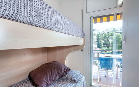 Gran Sol: Ejendom, Bygning, Komfort, Azure, Vindue, Textile, Skygge, Træ, Indretning, Etage