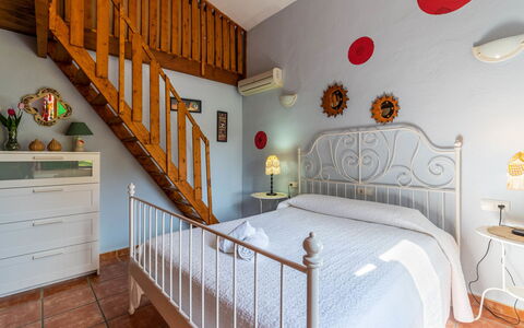 Villa Lavanda: Soveværelse, Værelse, Møbel, Ejendom, Seng, Indretning, Væg, Etage, Produkt, Loft