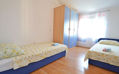 Anđela: Soveværelse, Seng, Værelse, Møbel, Ejendom, Madras, Bed Frame, Sengetøj, Etage, Indretning