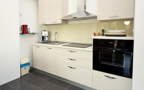 Brač Postira 104: Cabinetry, Countertop, Ejendom, Bygning, Møbel, Komfur, Skuffe, Køkken, Køkken Apparat, Indretning