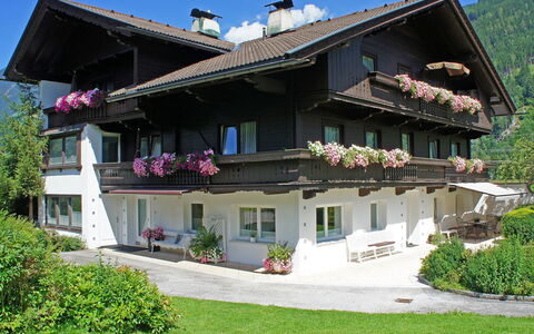 Aschau im Zillertal 495: Hus, Ejendom, Bygning, Hjem, Ejendom, Arkitektur, Sommerhus, Stuehus, Tag, Estate