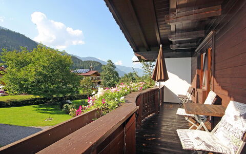 Aschau im Zillertal 495: Ejendom, Himmel, Hus, Værelse, Bygning, Ejendom, Hjem, Landskab, Tag, Træ