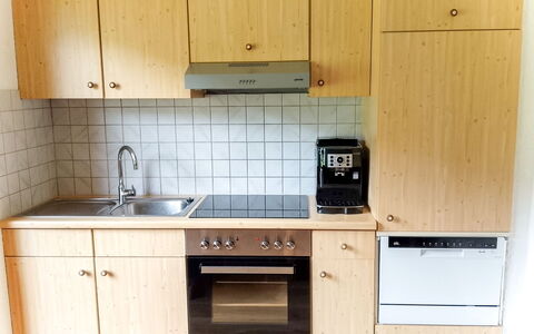 Aschau im Zillertal 495: Køkken Apparat, Køkken, Cabinetry, Countertop, Større Bandage, Træ, Møbel, Gulvbelægning, Køkkenvask, Håndvask