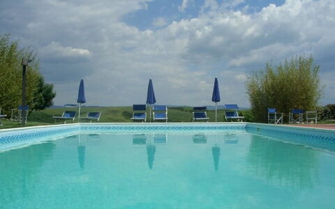 Agriturismo Il Gattero: Svømmepøl, Vand, Ejendom, Fritid, Fritidscenter, Bygning, Himmel, Arkitektur, Sommer, Ferieby