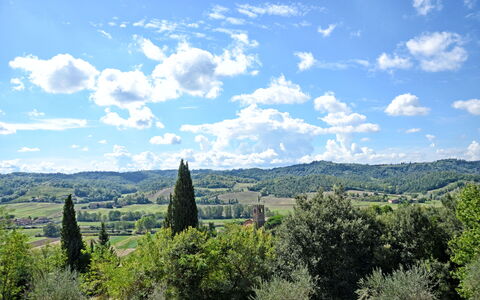 Il Fienile Di Giovanna: Himmel, Natur, Naturlige Landskab, Vegetationen, Sky, Træ, Bakke, Cumulus, Horisont, Landskab