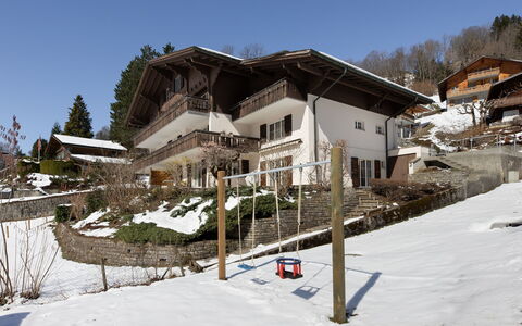 Chalet im Klusi: Træ, Hus, Boligområde, Hjem, Arkitektur, Tag, Sommerhus, Menneskelig Bosættelse, Landdistrikt