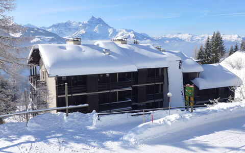 Les Petites Maraîches 132 389: Sne, Vinter, Ejendom, Hill Station, Hjem, Bjerg, Bjergkæde, Hus, Skisportssted, Piste