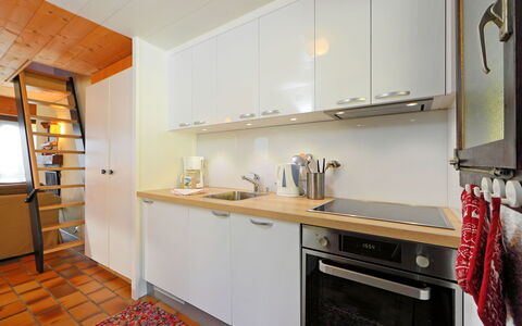 Les Petites Maraîches 132 389: Ejendom, Værelse, Møbel, Bygning, Køkken, Countertop, Indretning, Cabinetry, Ejendom, Hus