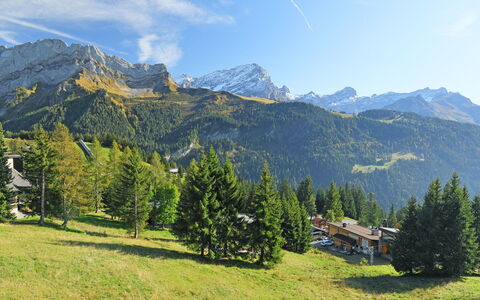 Les Petites Maraîches 132 389: Bjergrige Landskabsformer, Bjerg, Bjergkæde, Naturlige Landskab, Natur, Ødemark, Himmel, Hill Station, Highland, Alps