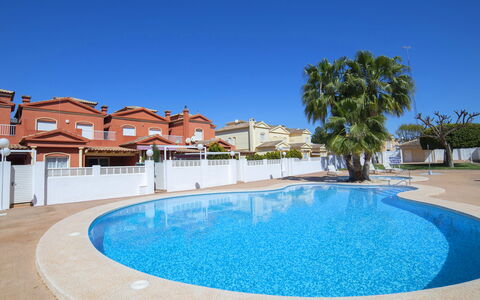 Calpe Calp 410: Vand, Himmel, Ejendom, Svømmepøl, Bygning, Azure, Arkitektur, Hus, Krop Af Vand, Fritid