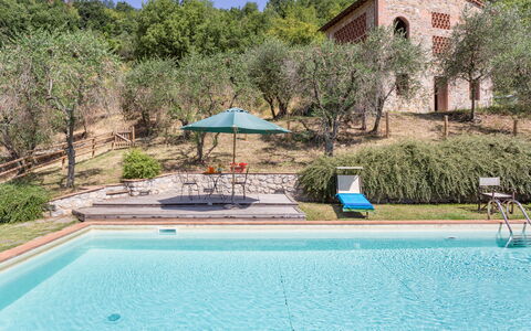 Villa Mastiano: Svømmepøl, Ejendom, Fritid, Hus, Ferie, Vand, Ejendom, Bygning, Estate, Sommer