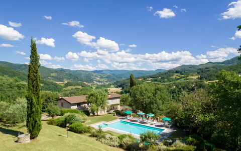 Podere Schignano: Sky, Himmel, Plante, Bygning, Plantesamfund, Vand, Natur, Naturlige Landskab, Azure, Træ