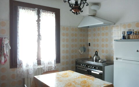 Appartamento Porretta Terme: Countertop, Værelse, Ejendom, Møbel, Loft, Etage, Indretning, Flise, Køkken, Bygning
