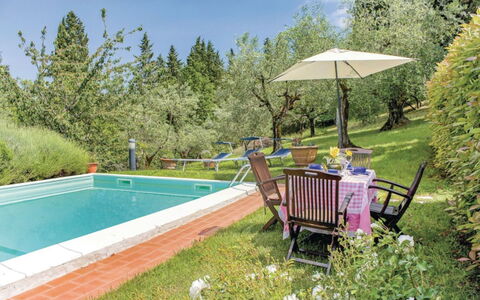 La Casetta: Ejendom, Svømmepøl, Hjem, Ejendom, Backyard, Hus, Græs, Fritid, Gård, Lawn