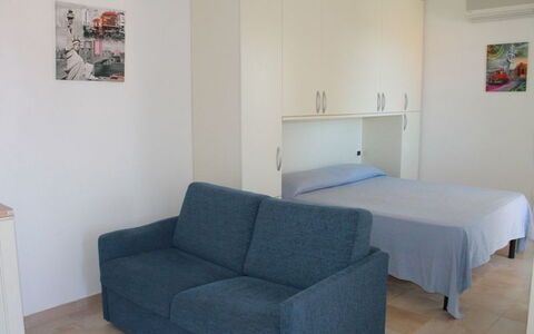 Scarlino Summer Village: Møbel, Værelse, Ejendom, Etage, Couch, Indretning, Bygning, Sofa Seng, Stue, Komfort