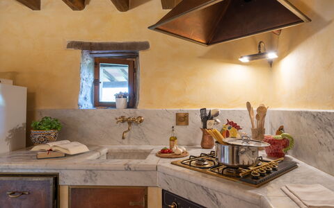 Villa La Terrazza: Countertop, Værelse, Ejendom, Køkken, Indretning, Møbel, Loft, Bygning, Cabinetry, Flise