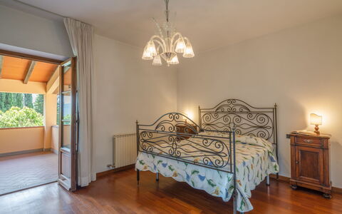 Villa Santa Maria: Soveværelse, Seng, Møbel, Værelse, Ejendom, Bed Frame, Etage, Loft, Sengetøj, Indretning