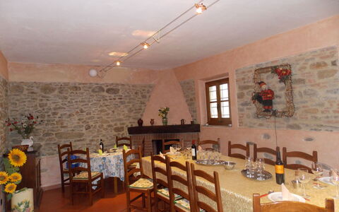 Villa i Cedri: Værelse, Ejendom, Bygning, Restaurant, Møbel, Bord, Spisestue, Indretning, Etage, Ejendom