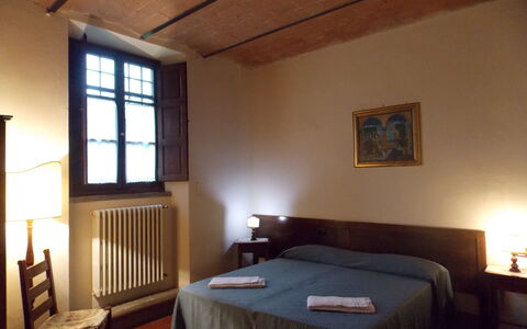 Villa i Cedri: Værelse, Seng, Soveværelse, Møbel, Bed Frame, Ejendom, Sengetøj, Bygning, Loft, Indretning